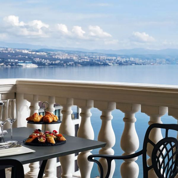 hotel-continental-opatija-391E367F5-FC80-159D-F9F4-EC8EC8997FB8.jpg